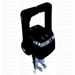 Pealtkinnitusega must juhtpult kaksikmootorile ilma trimmi/kallutamiseta